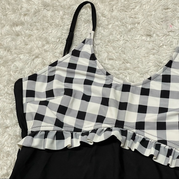CUPSHE Black and White Gingham Ruffled One-Piece Swimsuit - Picture 3 of 10